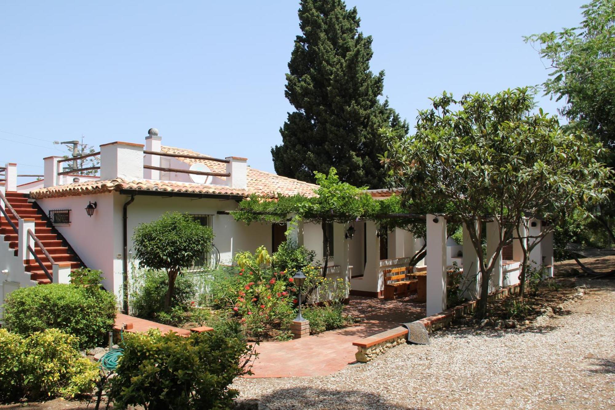 Tenuta Conte Ruggero Santa Domenica  Exterior photo